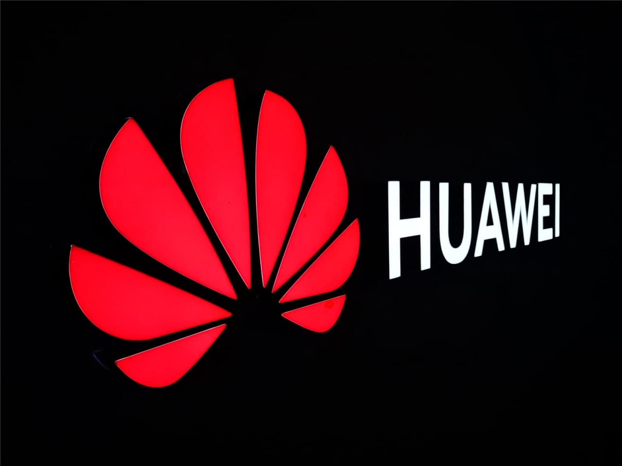 Huawei rolls out its own operating system to smartphones